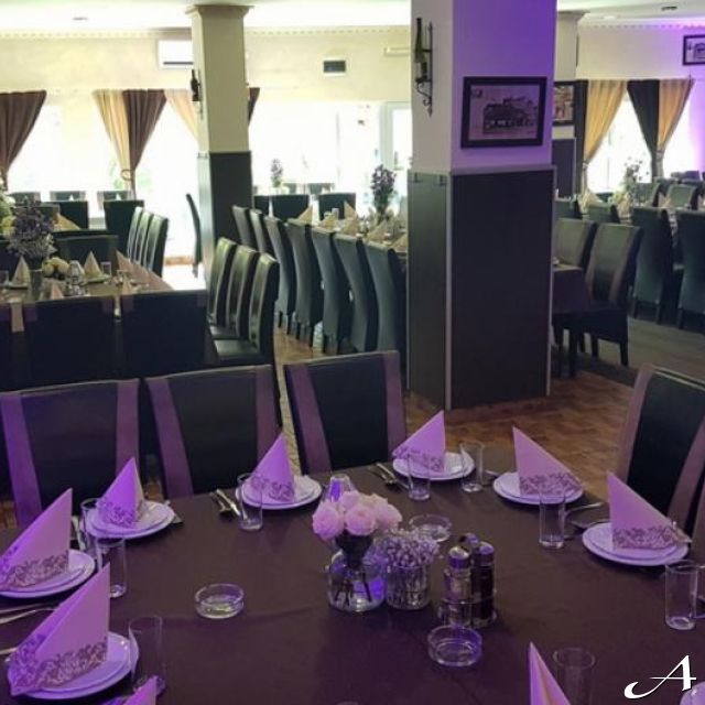 Restoran Mali Vikend - prazni stolovi