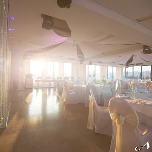 Glamoure Event Centar - prazni dekorisani stoovi