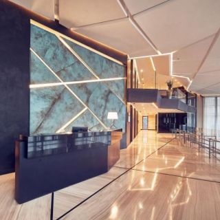 Hilton Doček Nove godine - luksuzni hol hotela