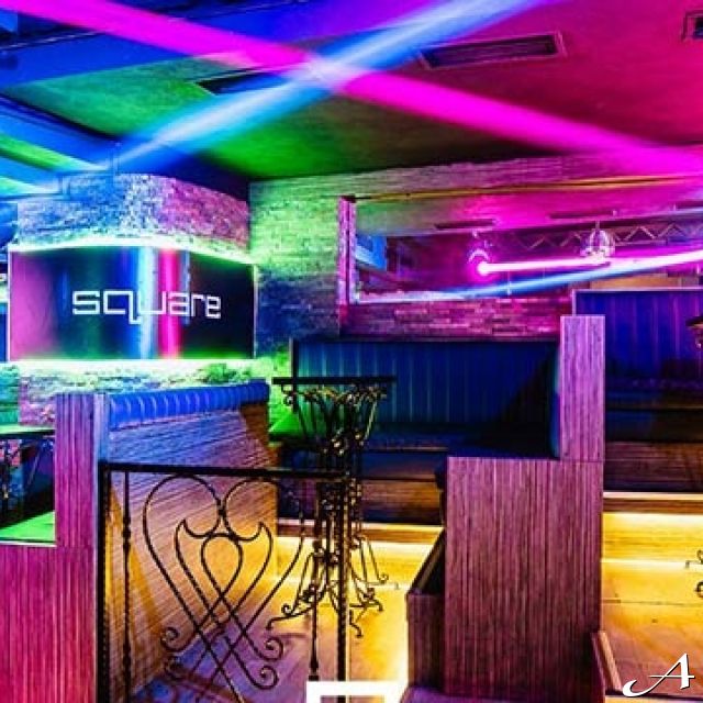 Novogodišnji doček - osvetljen enterijer kluba