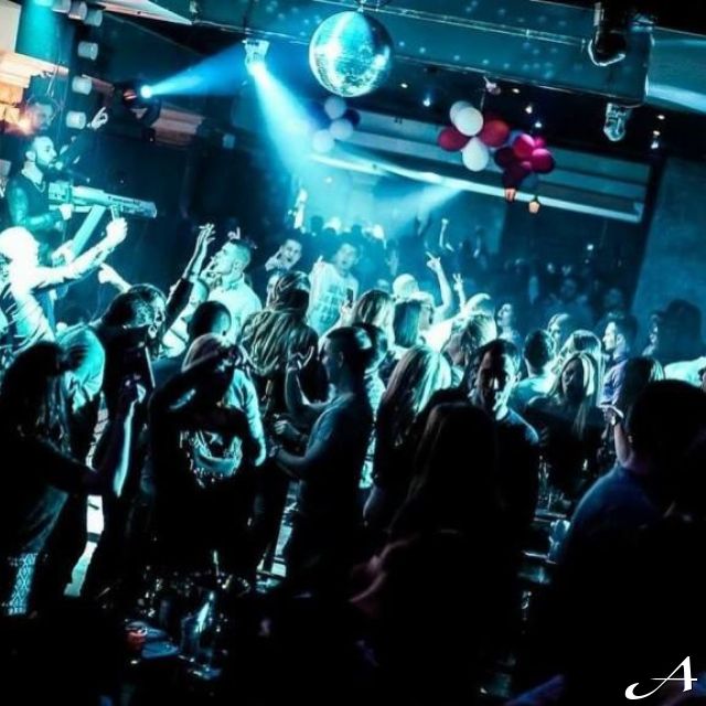 Gold klub - ljudi na žurci