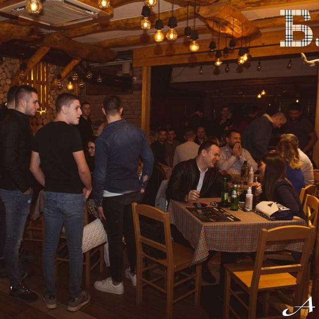 Doček Nove godine - ljudi u kafani