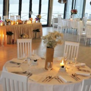 Doček Nove godine - elegantno dekorisan restoran