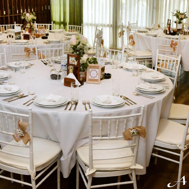 Restoran Azzaro Green Club - prazni stolovi
