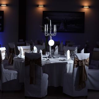 Novogodišnji doček - elegantno dekorisan sto
