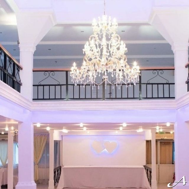 Aria Event Centar - unutrašnjost sa lusterom