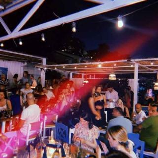 Restoran Mala plava vrata - gosti na proslavi