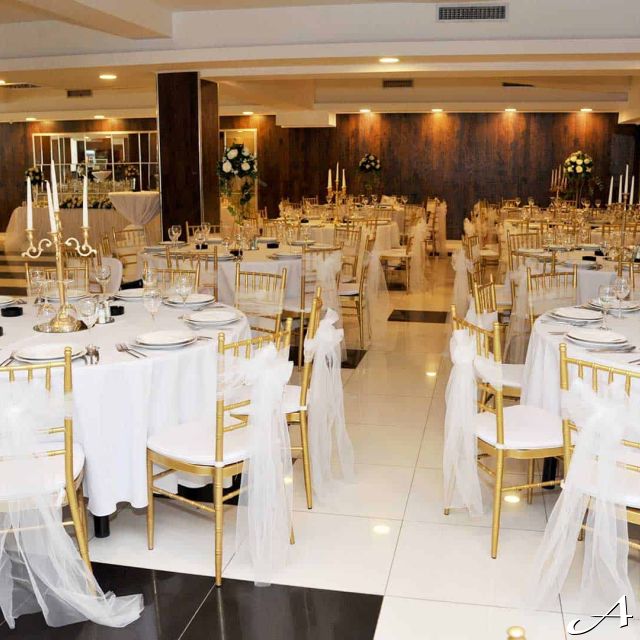 Restoran Azzaro Black Club - prazni stolovi