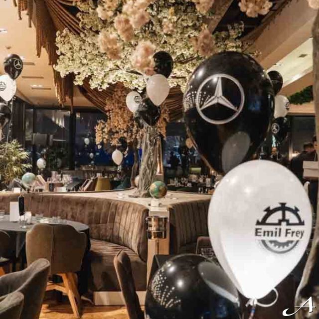 Konzulat Waterfront - ukrašeni enterijer sa balonima