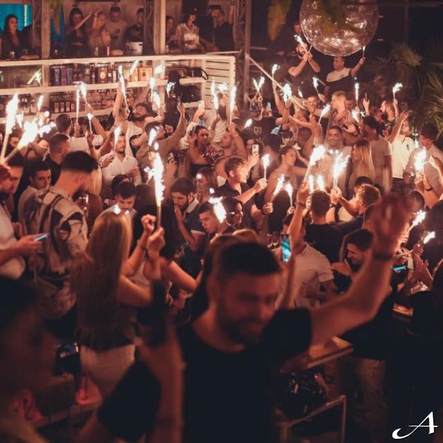 Splav Lasta - ljudi slave Novu godinu