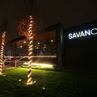 Savanova - osvetljena fasada noću