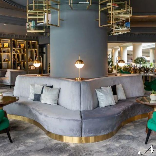 Hotel Hyatt Regency - luksuzni enterijer sa sofama