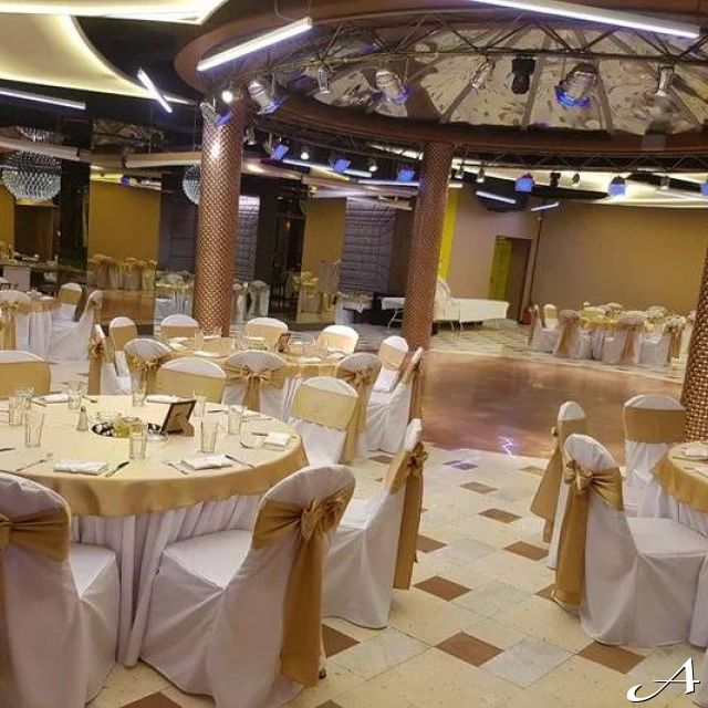 Event hub Zlatna Cvekla - prazni stolovi i stolice