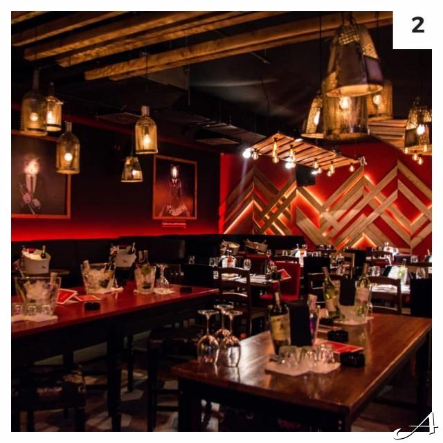 Klub restoran Baraka - prazni stolovi i lampe