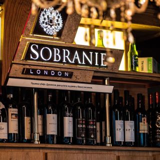 Doček Srpske Nove godine - bar sa bocama