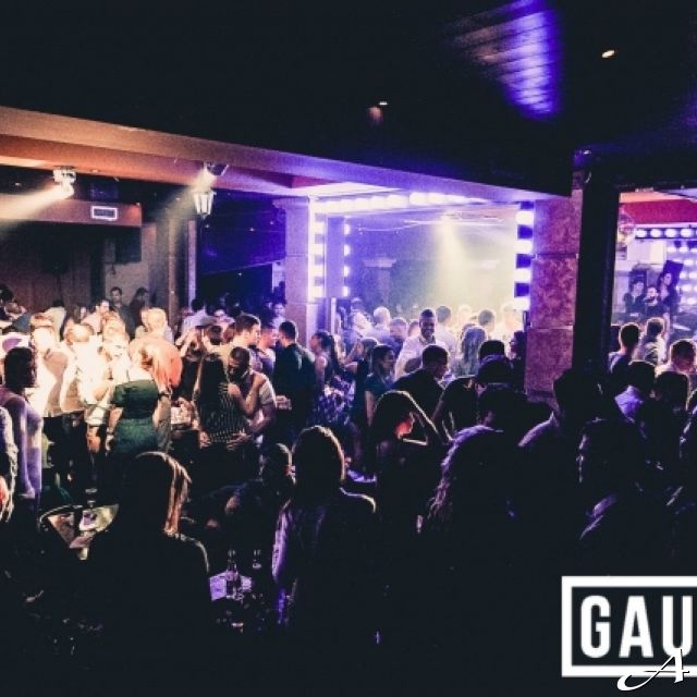 Doček Nove godine - gužva u kafani