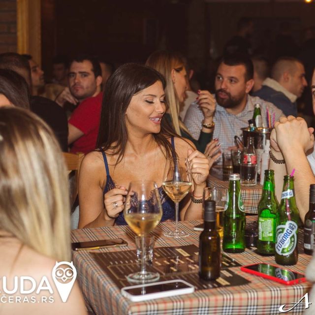Doček Nove godine - ljudi u kafani