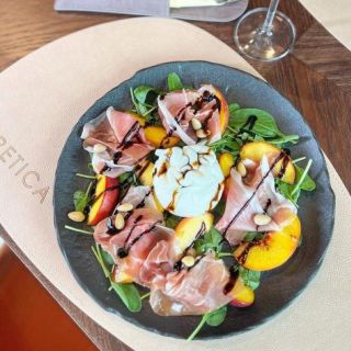 Restoran Dolly Bell Petica - salata sa pršutom