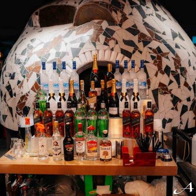 Kafana Druga Kuća - sto sa pićem