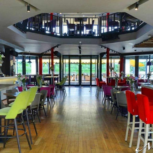 Restoran Gabbiano - unutrašnjost sa stolicama