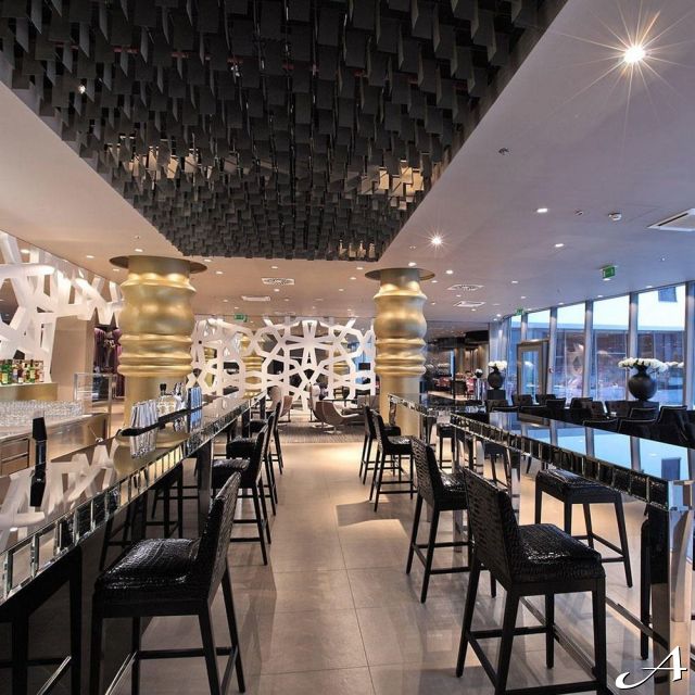 Hotel Falkensteiner - moderan bar
