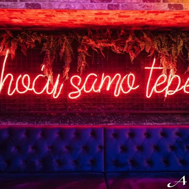 Kafana Druga Kuća - neonski natpis