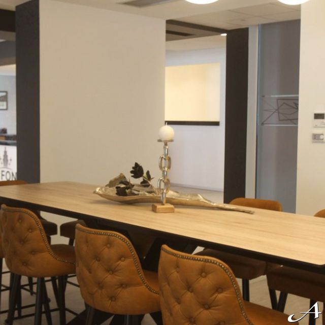 Hotel Fontana - sto i stolice