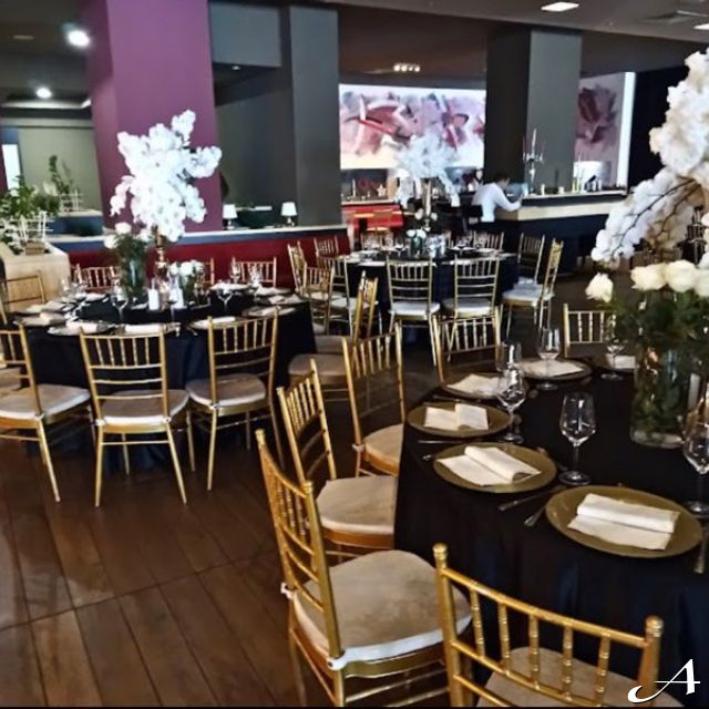 Restoran Harmonija - prazni stolovi i dekor