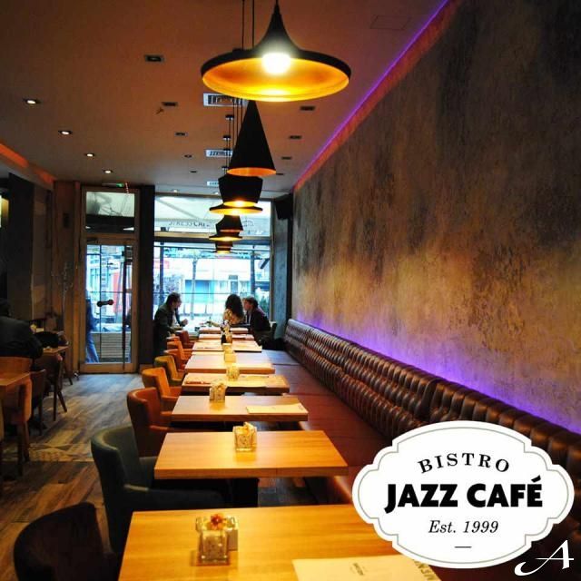 Bistro Jazz Caffe - prazne stolice i stolovi