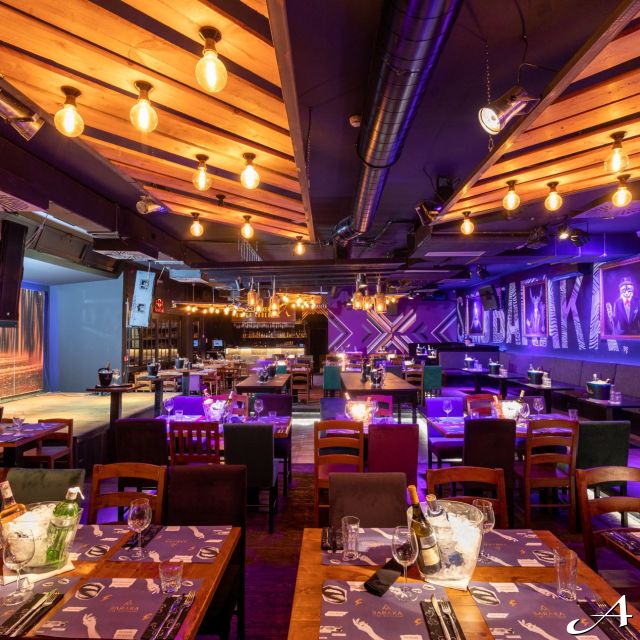 Klub restoran Baraka - prazne stolice i stolovi