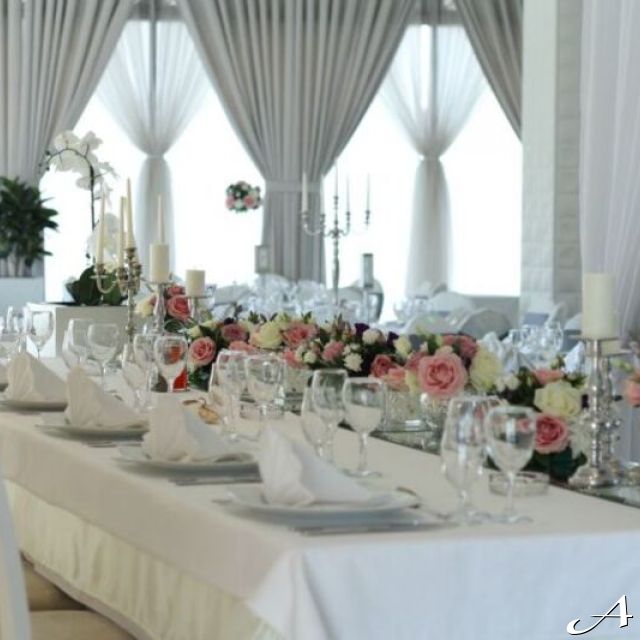 New Lux Events Center - dekorisan sto