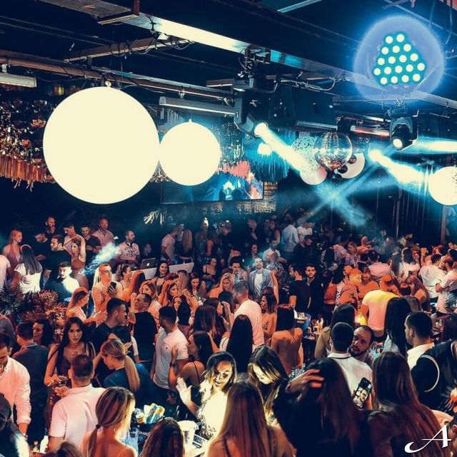 Klub The Money - gužva i svetla