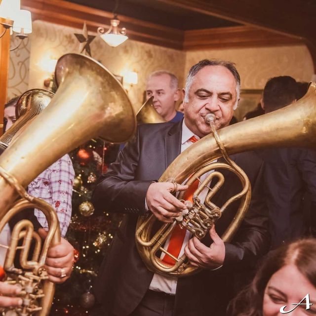 Novogodišnji doček - muzičari s duvačkim instrumentima