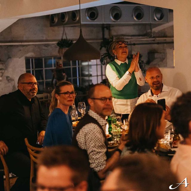 Ambar restoran - gosti na večeri