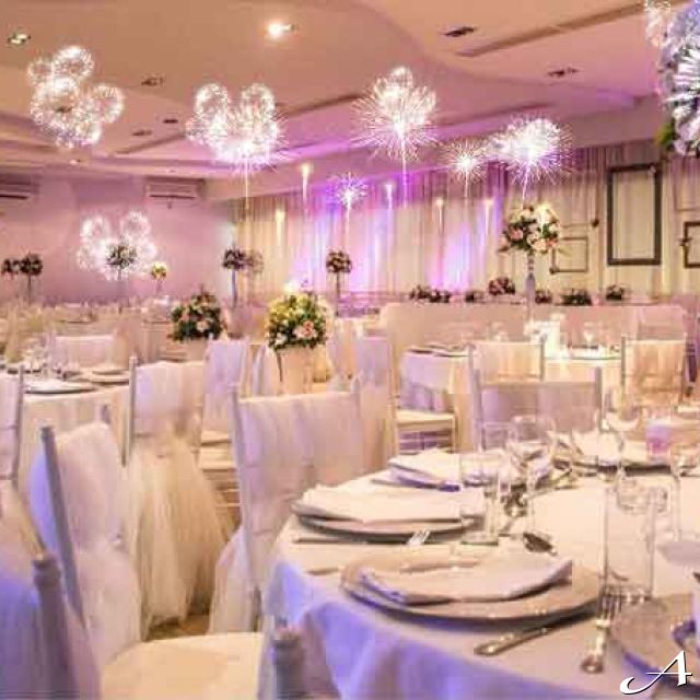 Restoran Zlatnik Hall - dekorisane stolove