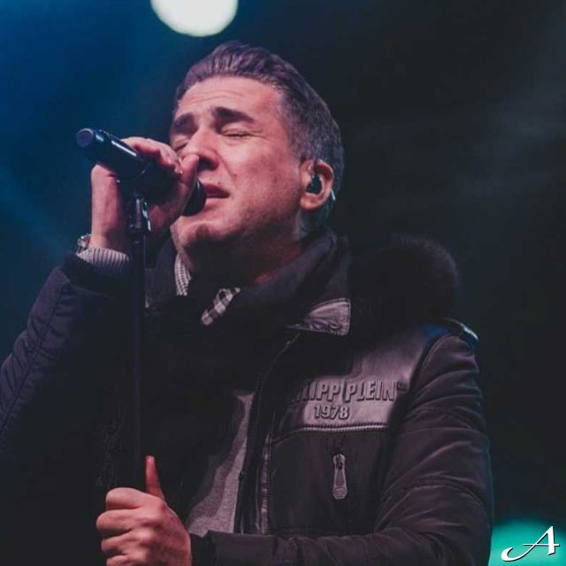 Pevač - pevanje na bini