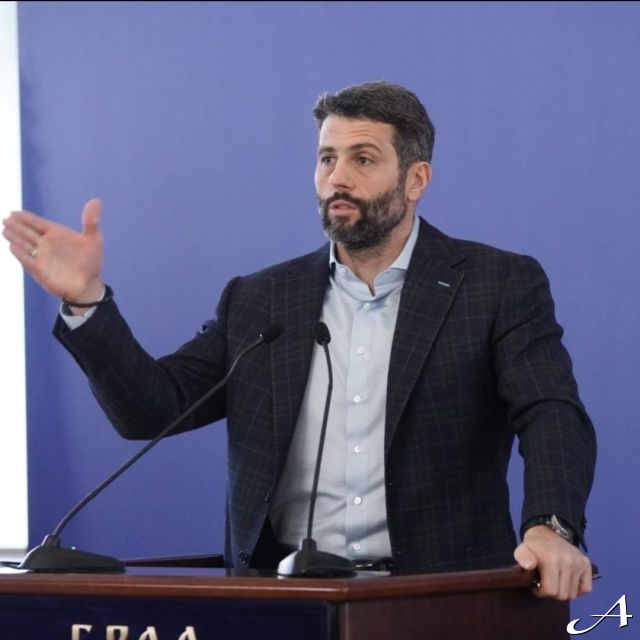 Doček Nove godine - govornik na bini