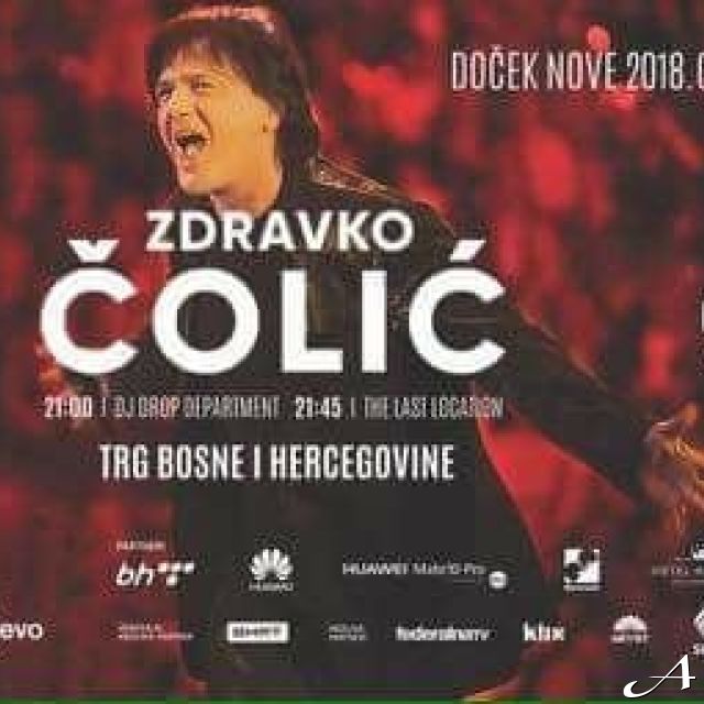 Doček Nove godine - pevač na sceni
