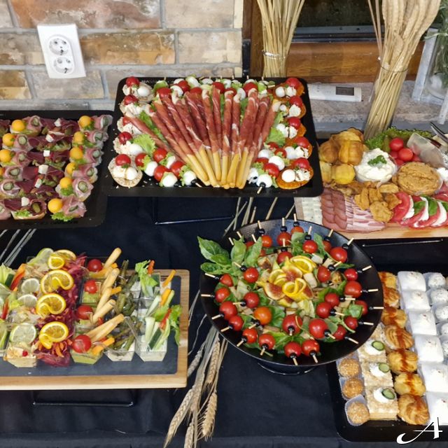 Tradicionalna trpeza - raznovrsni praznični zalogaji