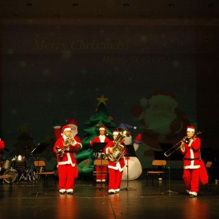 Doček Nove godine - muzičari u kostimima