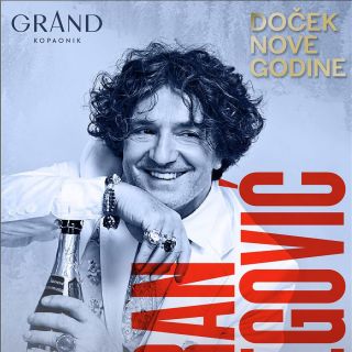Doček Nove godine - muzičar sa bocom