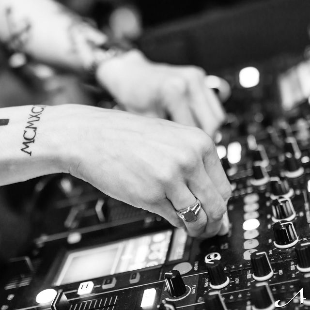 Nova godina Beograd - DJ pult i ruke