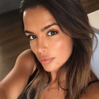 Doček Nove godine - portret žene