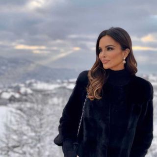 Doček Nove godine - žena u kaputu