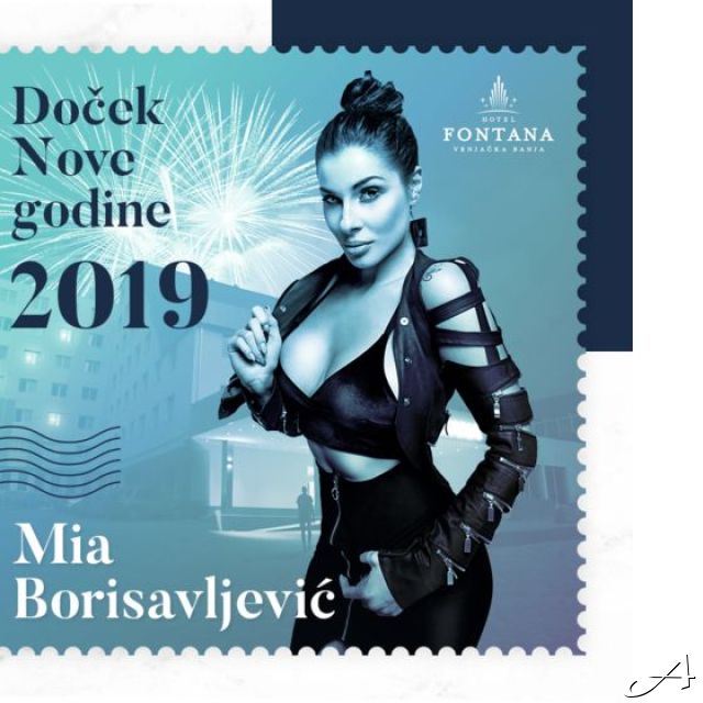 Doček Nove godine - pevačica pozira