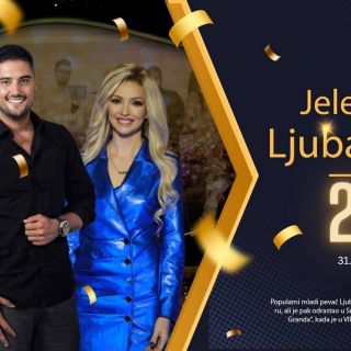 Doček Nove godine - dvoje ljudi poziraju