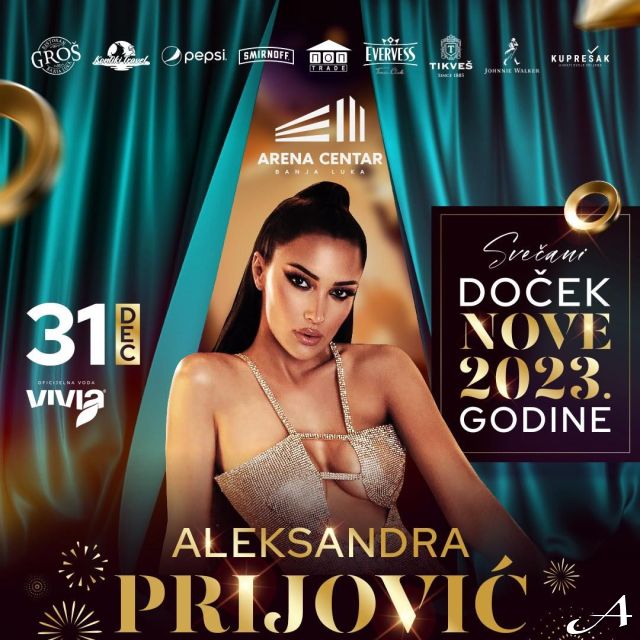 Doček Nove godine - pevačica na sceni