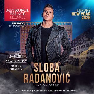 Doček Nove godine - pevač na sceni