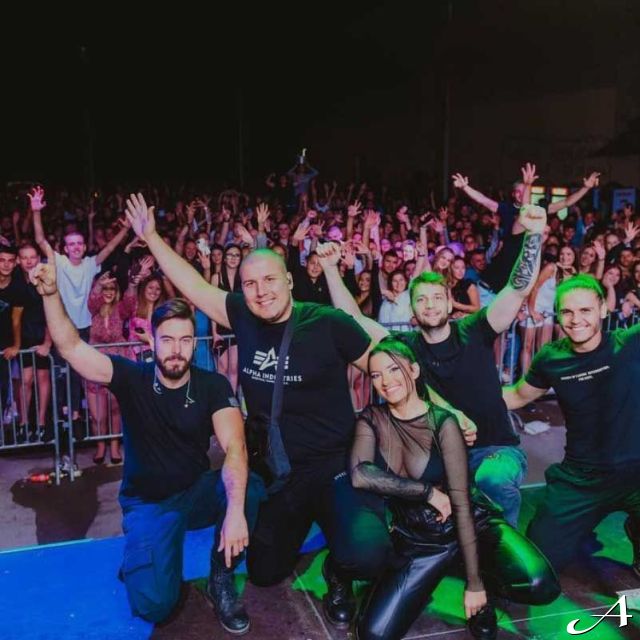 Doček Nove godine - grupa na bini