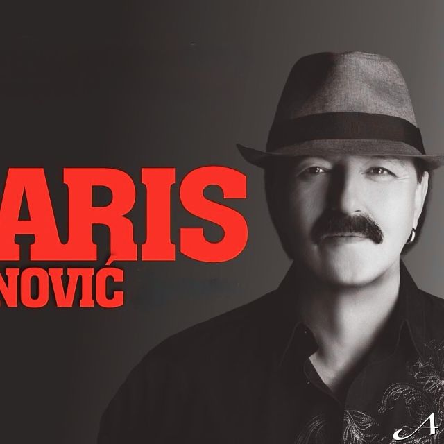 Doček Nove godine - muzičar sa šeširom